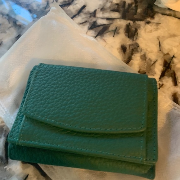 Yocipa small leather wallet for women . New in box. Retail 27 - Picture 8 of 9